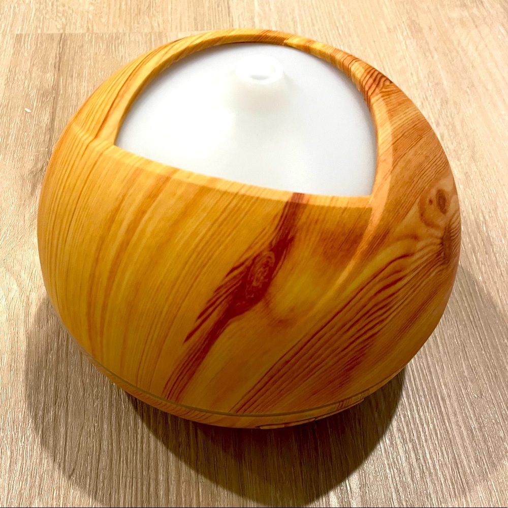 NWT Wood Essential Oil Diffuser with Oils